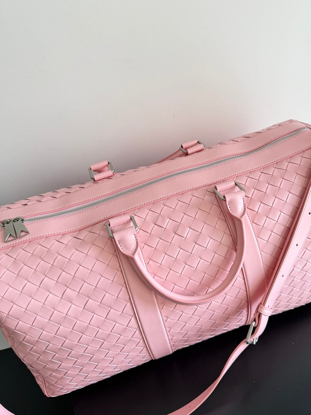 BOTTEGA VENETA 25S INTRECCIATO CABIN DUFFLE 55 IN LIGHT PINK CALFSKIN