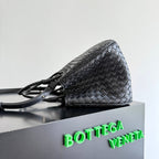 BOTTEGA VENETA 25S BASKET BAG 31 IN BLACK CALFSKIN GOLD HARDWARE