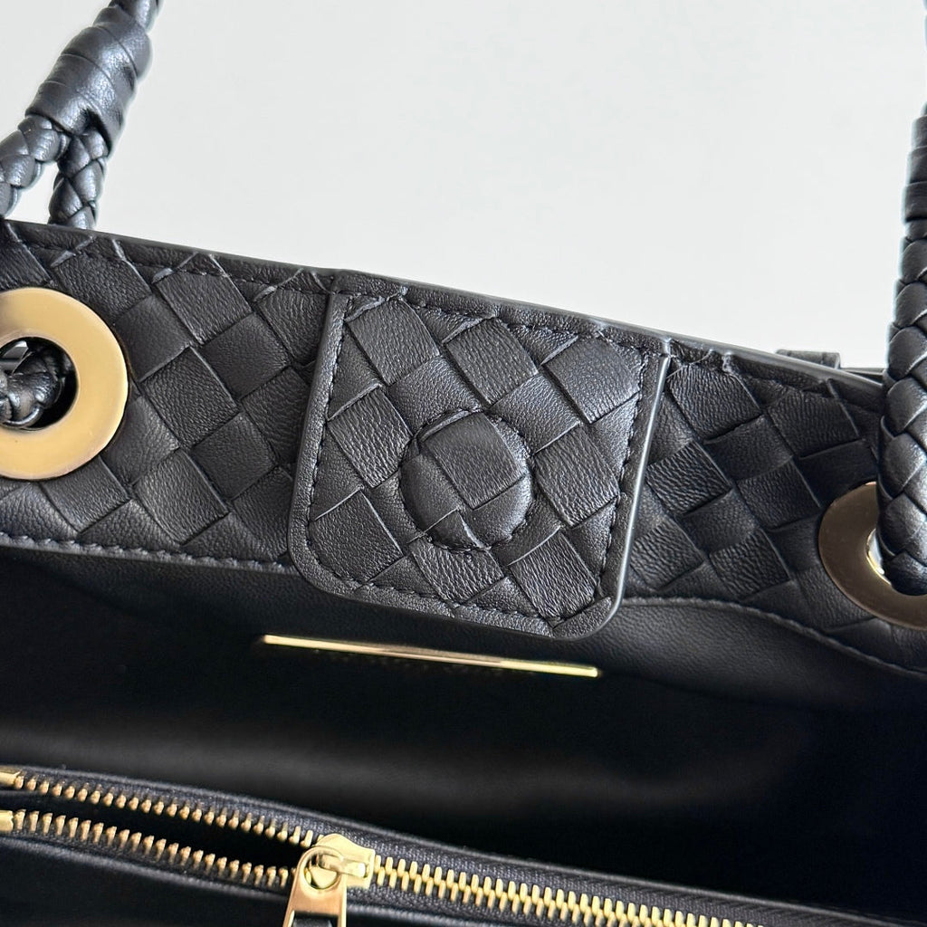 BOTTEGA VENETA 25S BASKET BAG 31 IN BLACK CALFSKIN GOLD HARDWARE