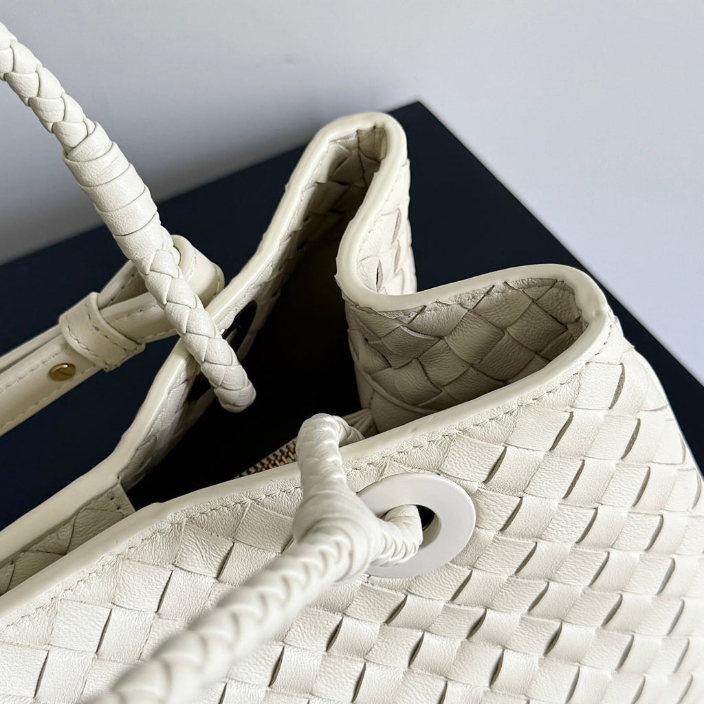 BOTTEGA VENETA 25S BASKET BAG 31 IN IVORY CALFSKIN GOLD HARDWARE