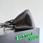 BOTTEGA VENETA 25S BASKET BAG 31 IN DARK BROWN CALFSKIN GOLD HARDWARE