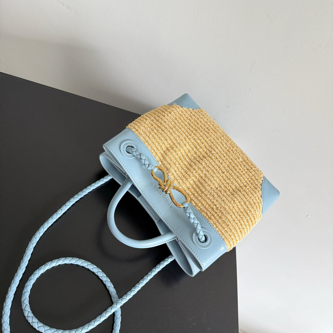 BOTTEGA VENETA 25S SMALL ANDIAMO 25 IN LIGHT BLUE CALFSKIN AND RAFFIA