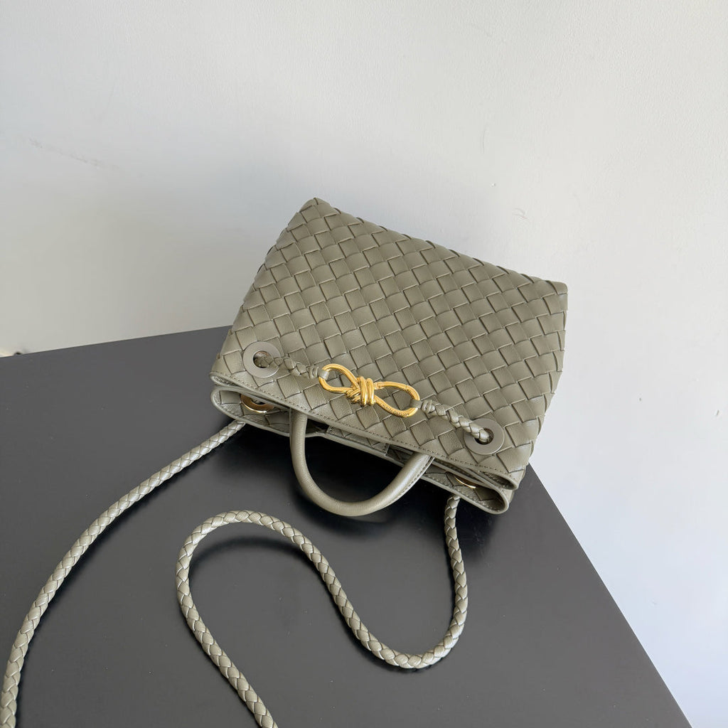 BOTTEGA VENETA 25S ANDIAMO 25 IN OLIVE GREEN CALFSKIN GOLD HARDWARE