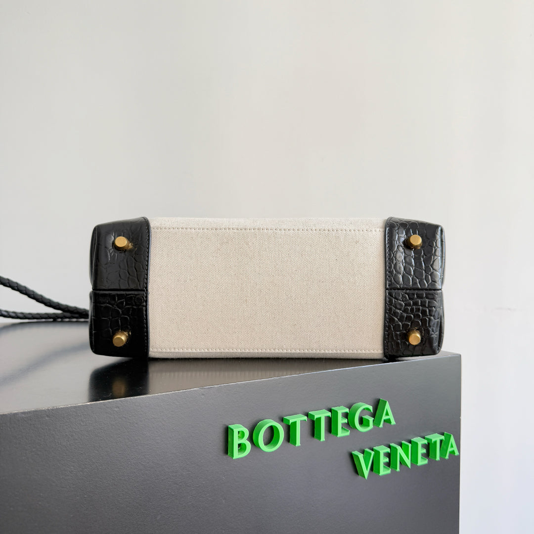 BOTTEGA VENETA 25S MEDIUM ANDIAMO 32 IN IVORY BLACK CALFSKIN AND CANVAS