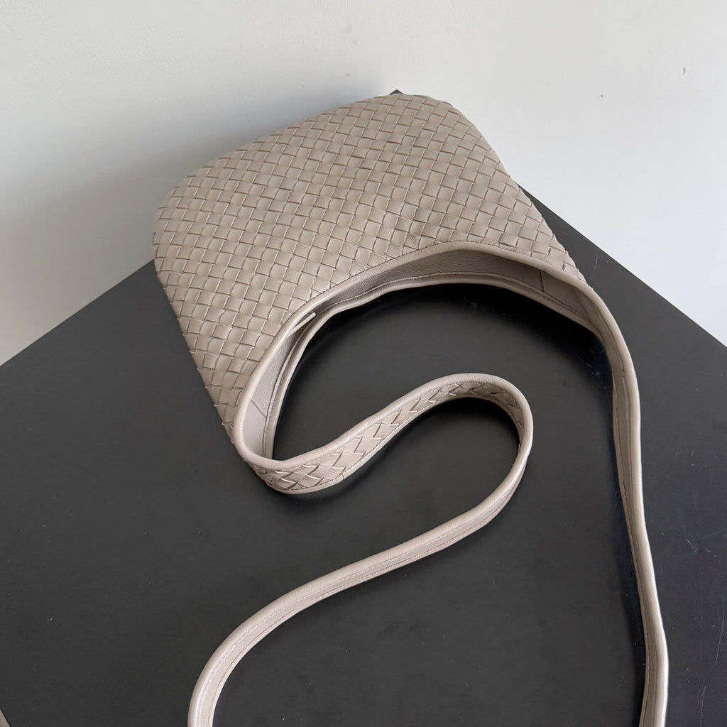BOTTEGA VENETA 25S VENETO TASCHE 27 IN WARMES TAUPE-KALBLEDER SILBERNE BESCHLÄGE