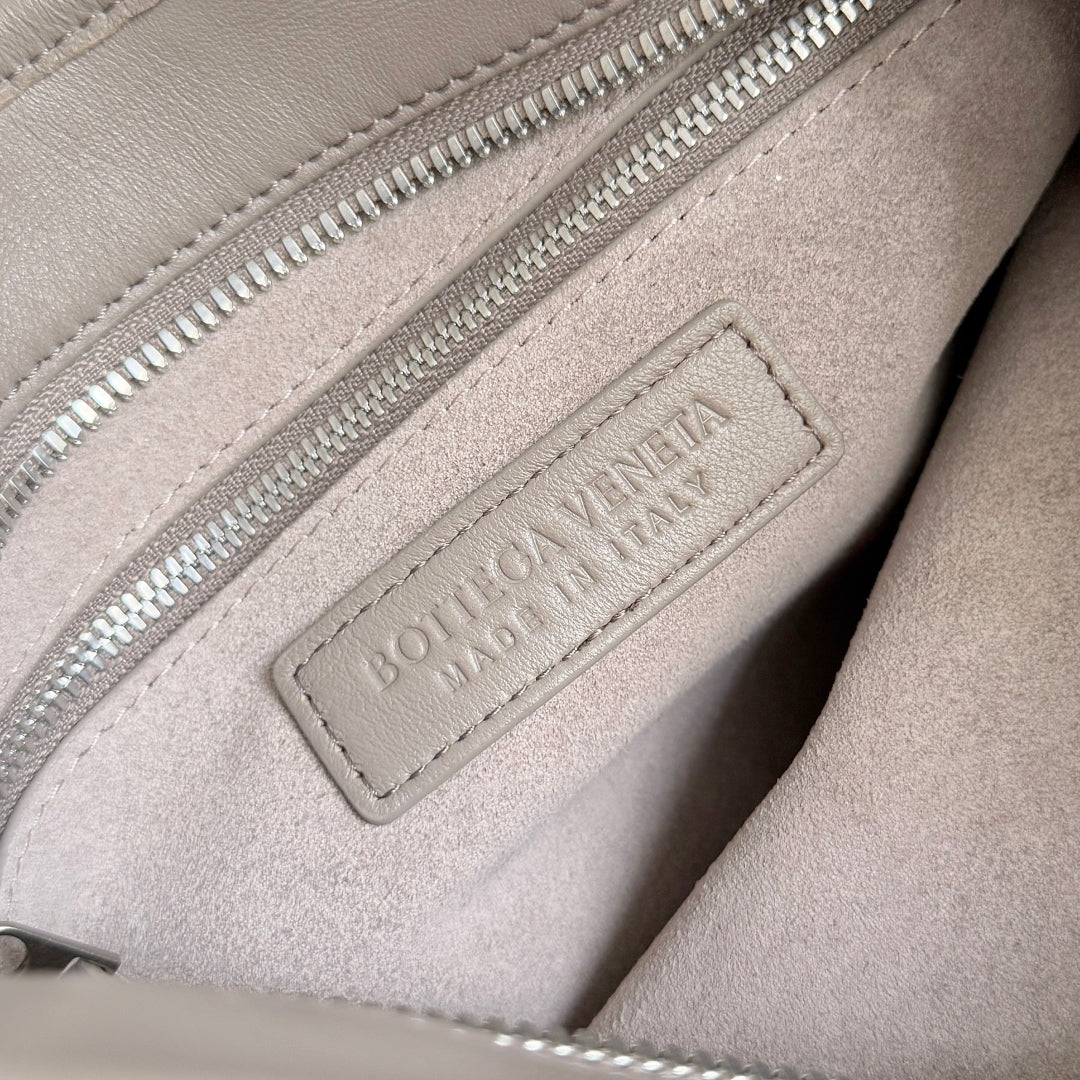 BOTTEGA VENETA 25S VENETO TASCHE 27 IN WARMES TAUPE-KALBLEDER SILBERNE BESCHLÄGE