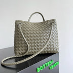 BOTTEGA VENETA 25S MEDIUM ANDIAMO 32 IN OLIVE GREEN CALFSKIN GOLD HARDWARE