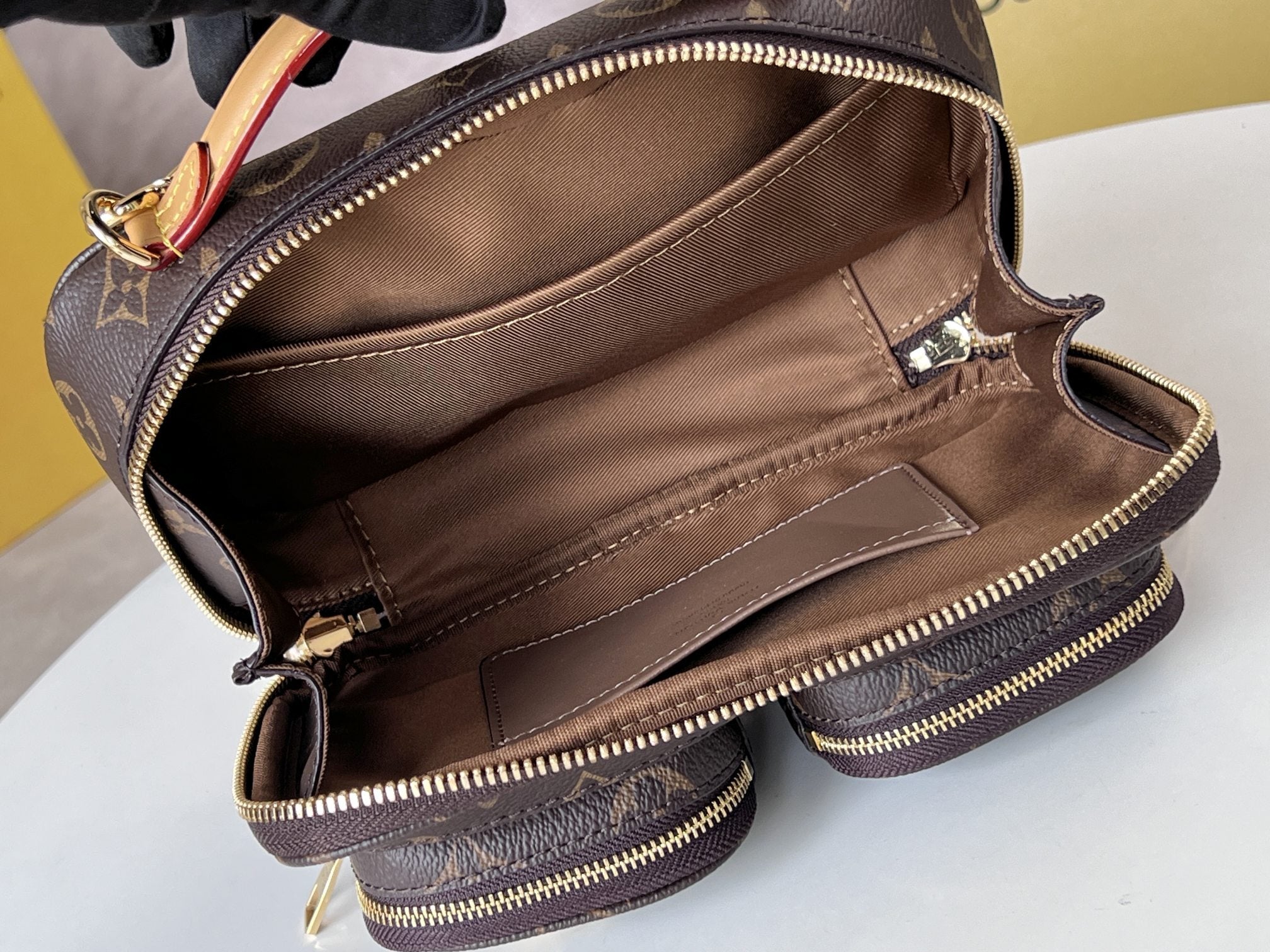 LV 25S UTILITY CROSSBODY HANDBAG 18 IN BROWN MONOGRAM CANVAS GOLD HARDWARE