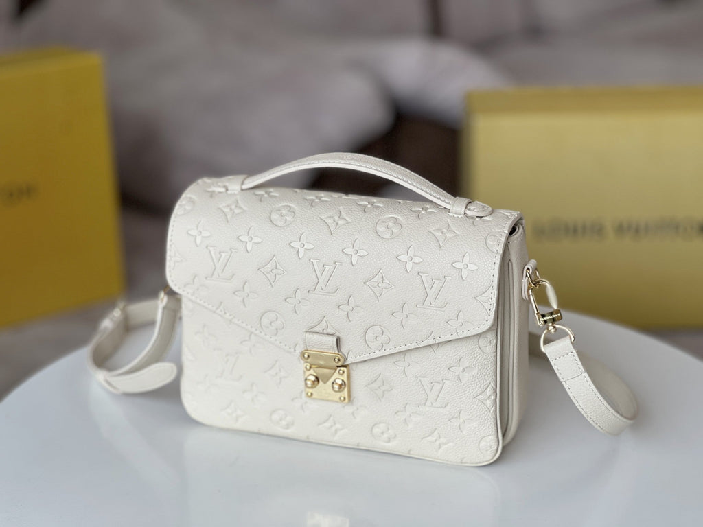 LV 25S POCHETTE METIS 25 IN WHITE MONOGRAM COATED CANVAS GOLD HARDWARE