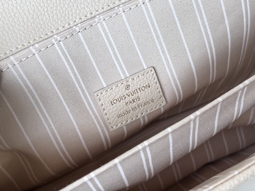 LV 25S POCHETTE METIS 25 IN WHITE MONOGRAM COATED CANVAS GOLD HARDWARE