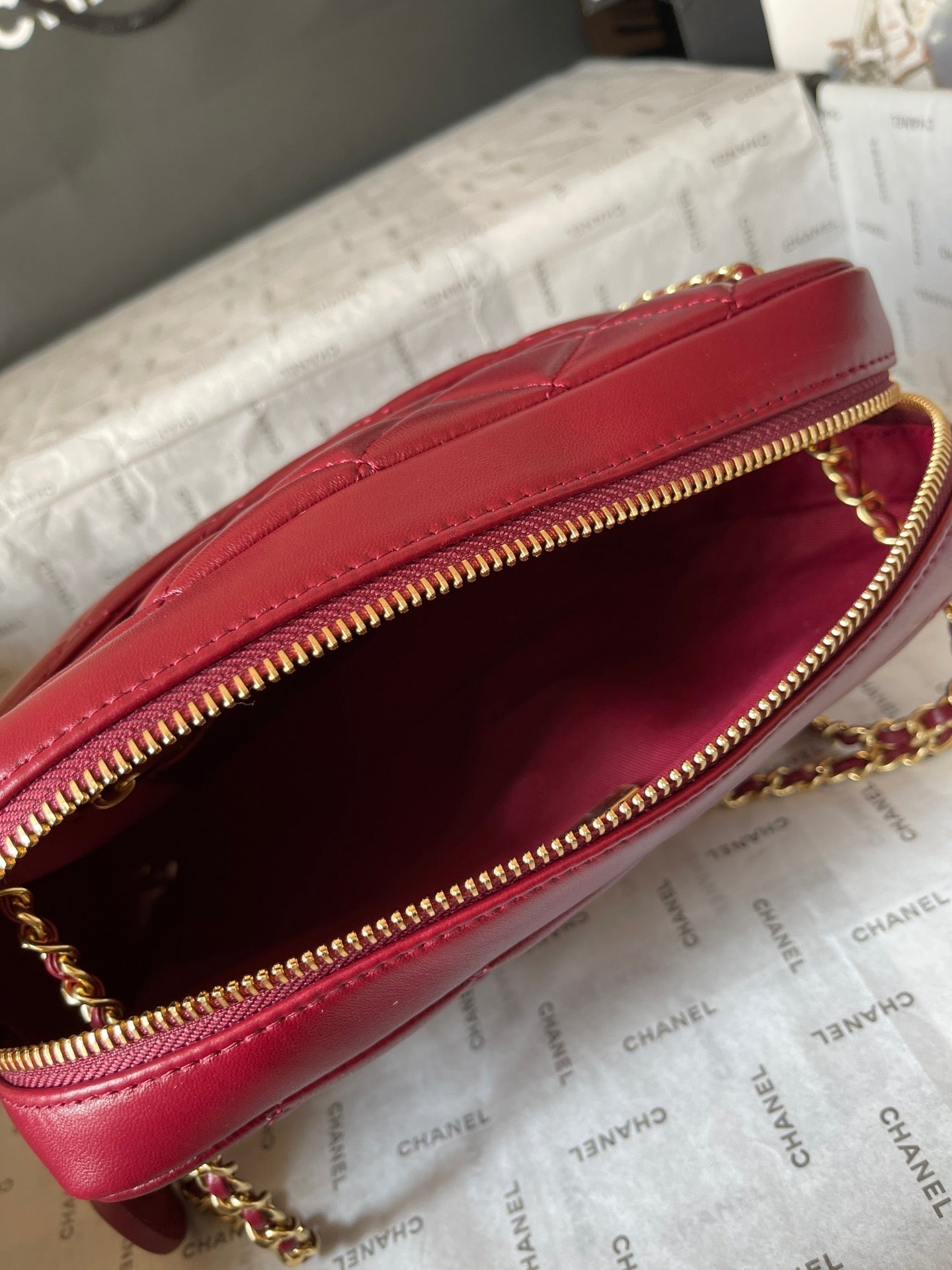 CAMERA BAG 24 IN RED QUILTED LAMBSKIN DOUBLE C GOLD COIN