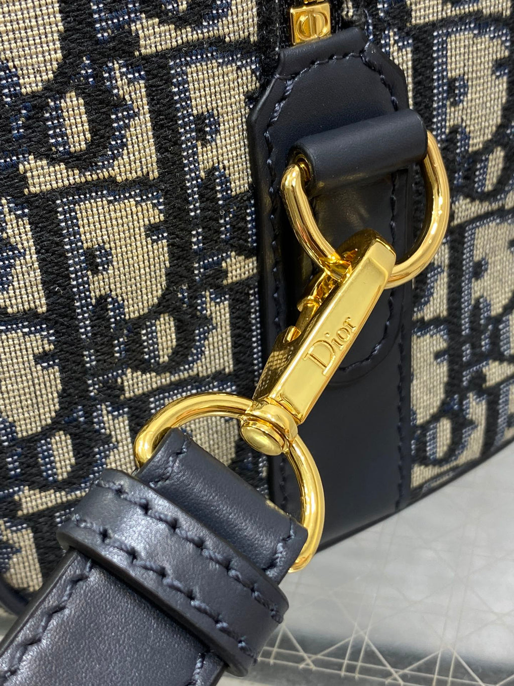 GROOVE 20er-Packung in Schwarz-Beige-Schrägmuster-Monogramm-Jacquard