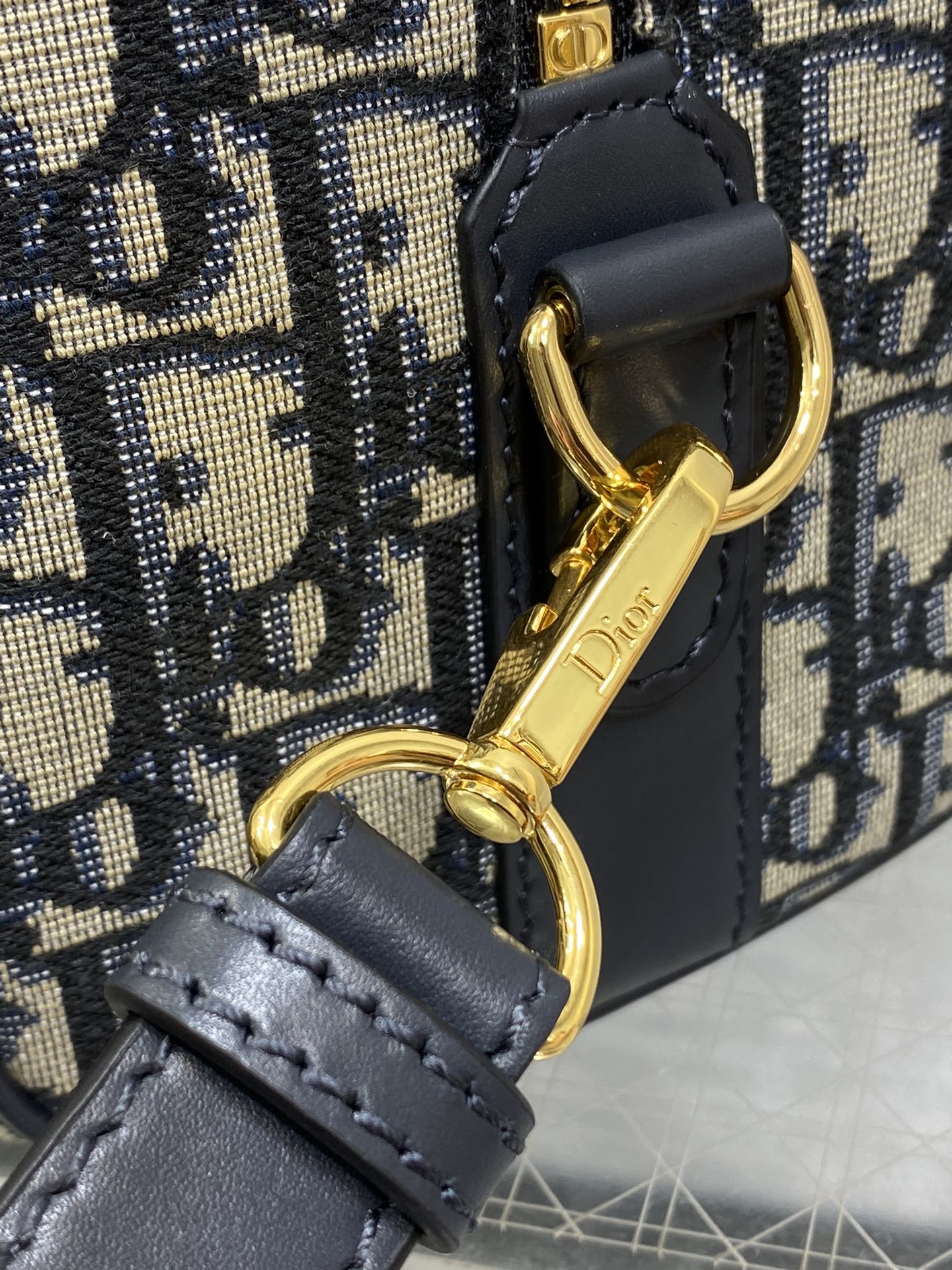 GROOVE 20er-Packung in Schwarz-Beige-Schrägmuster-Monogramm-Jacquard