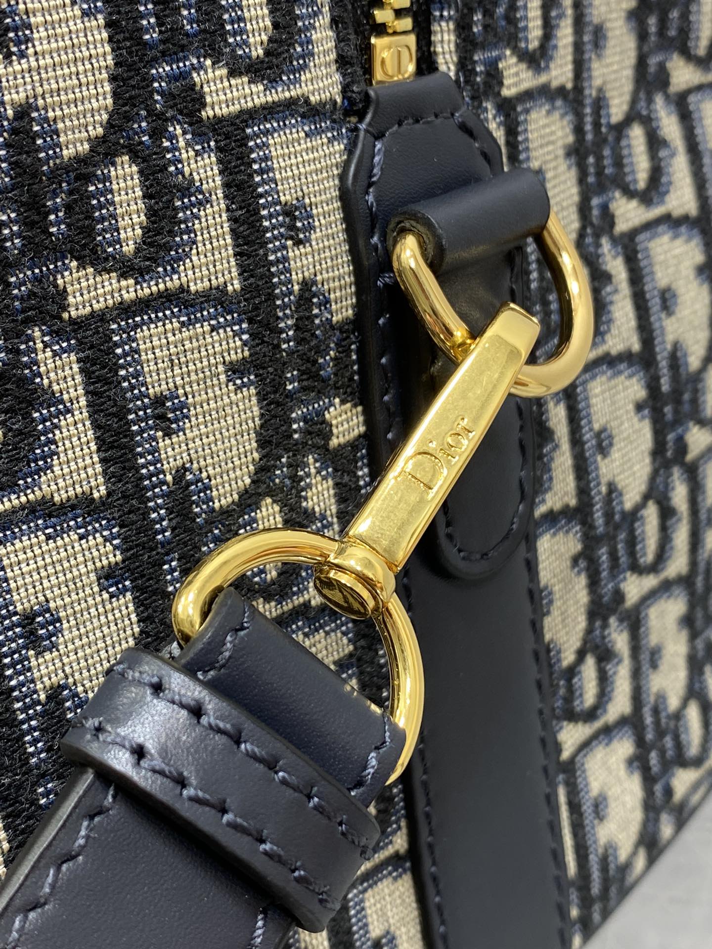 GROOVE 25 Beutel in Schwarz-Beige-Schrägmuster-Monogramm-Jacquard