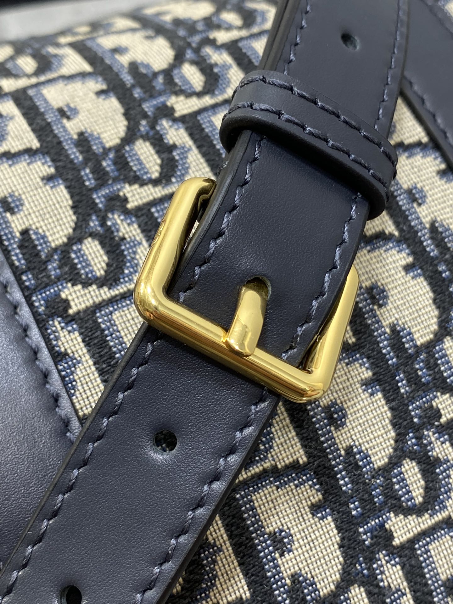 GROOVE 25 Beutel in Schwarz-Beige-Schrägmuster-Monogramm-Jacquard