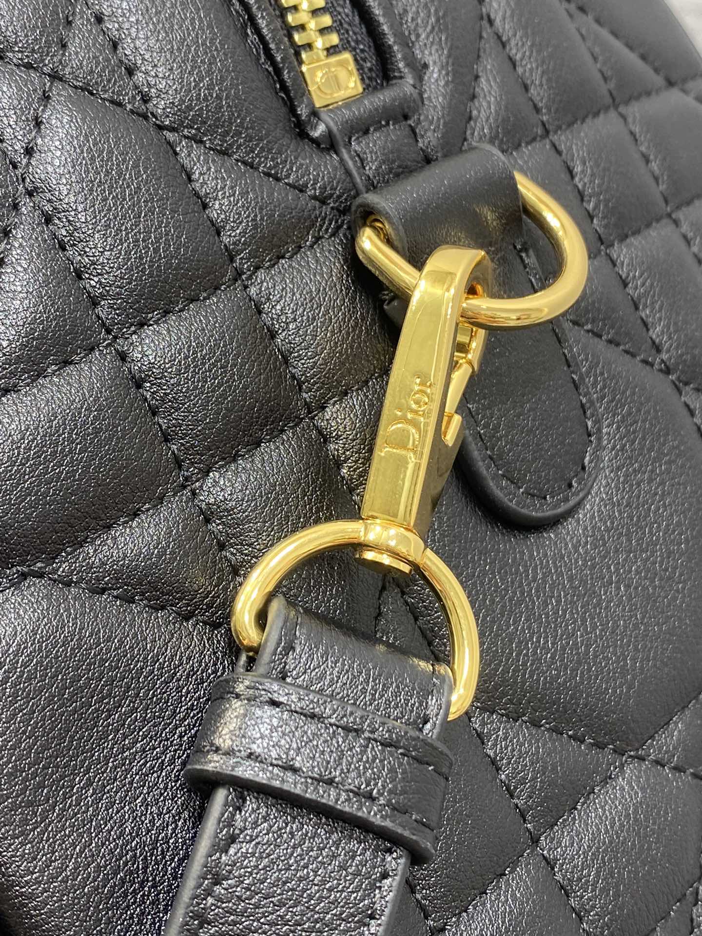 GROOVE 25 Tasche aus schwarzem Lammleder