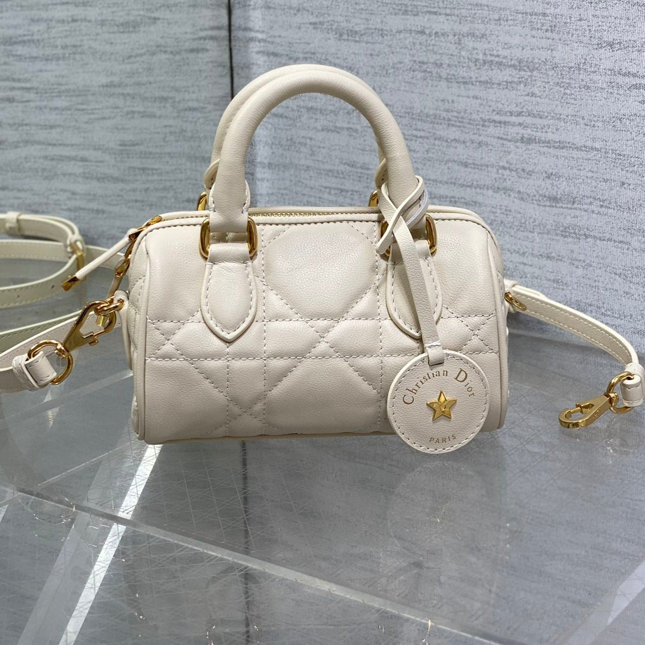 GROOVE MINI 17-TASCHE IN WEISS-CREME-LAMMLEDER
