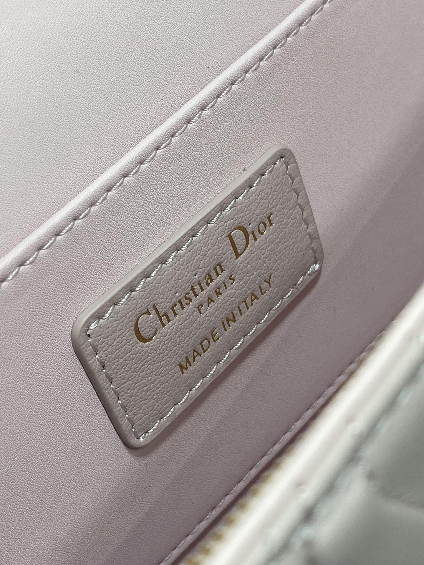 Klapptasche 18, hellrosa, komplett gesteppt, Kalbsleder