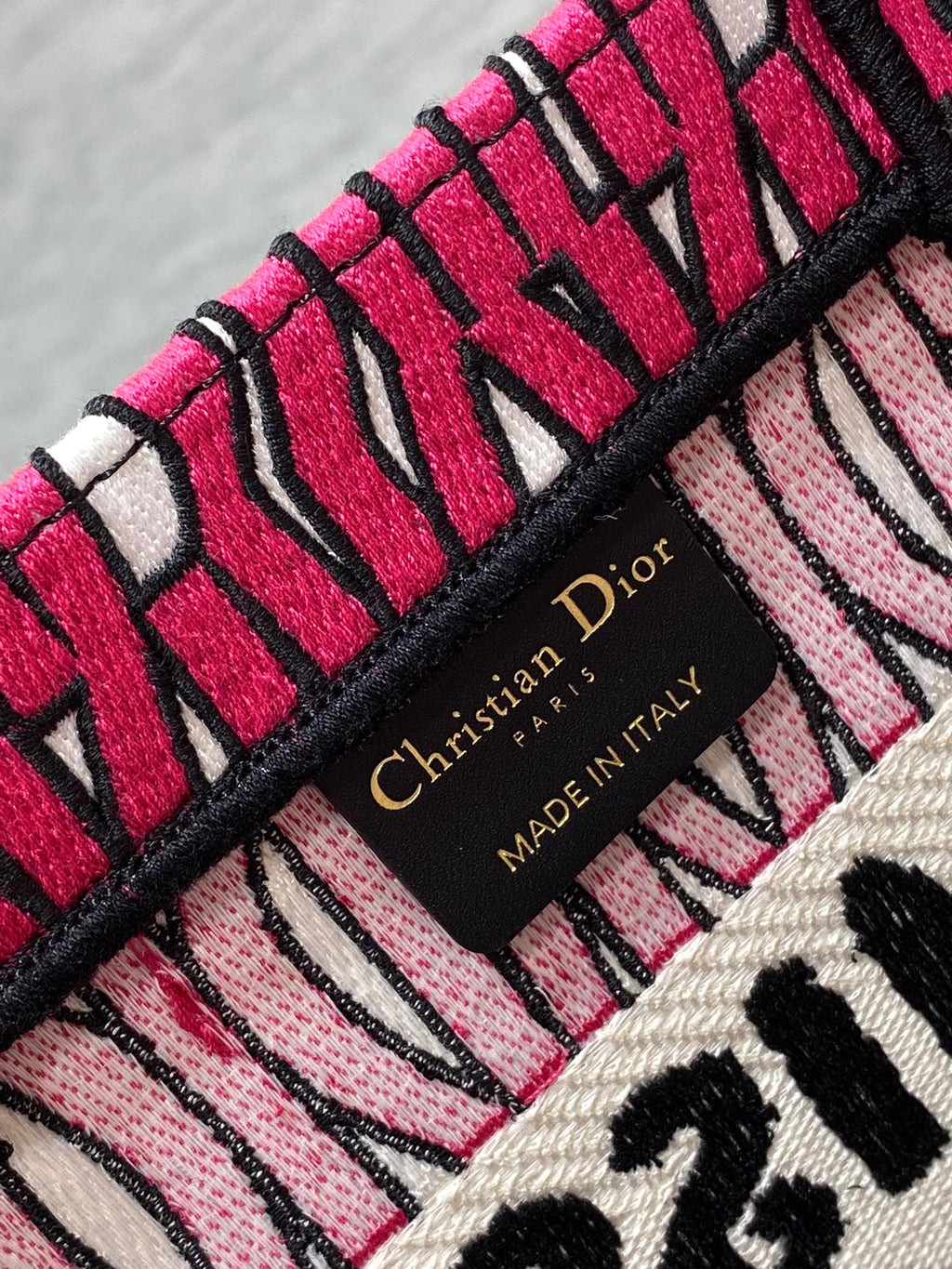 MISS TOTE 26 IN MAGENTA-LILA CANVAS