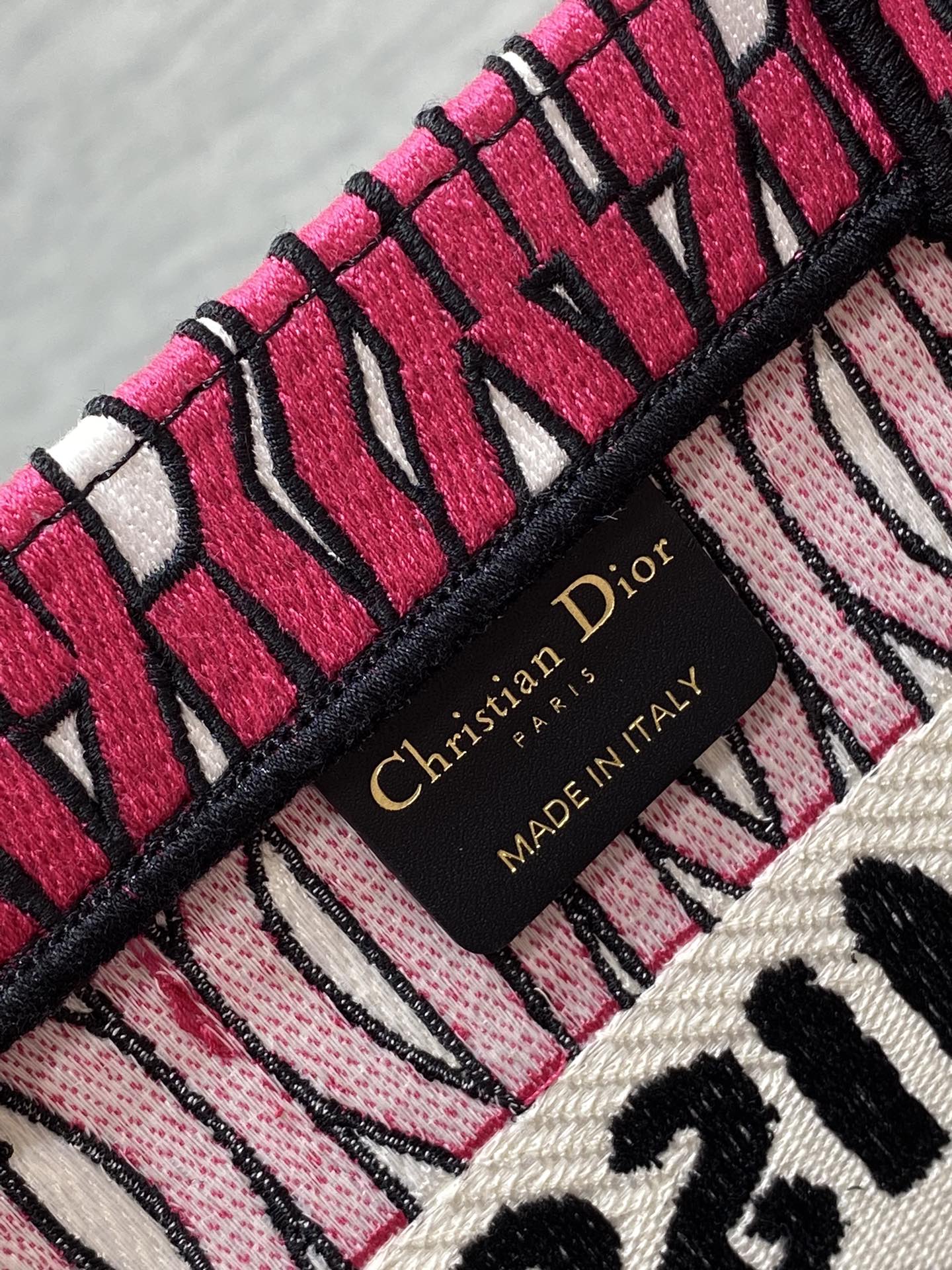 MISS TOTE 26 IN MAGENTA-LILA CANVAS