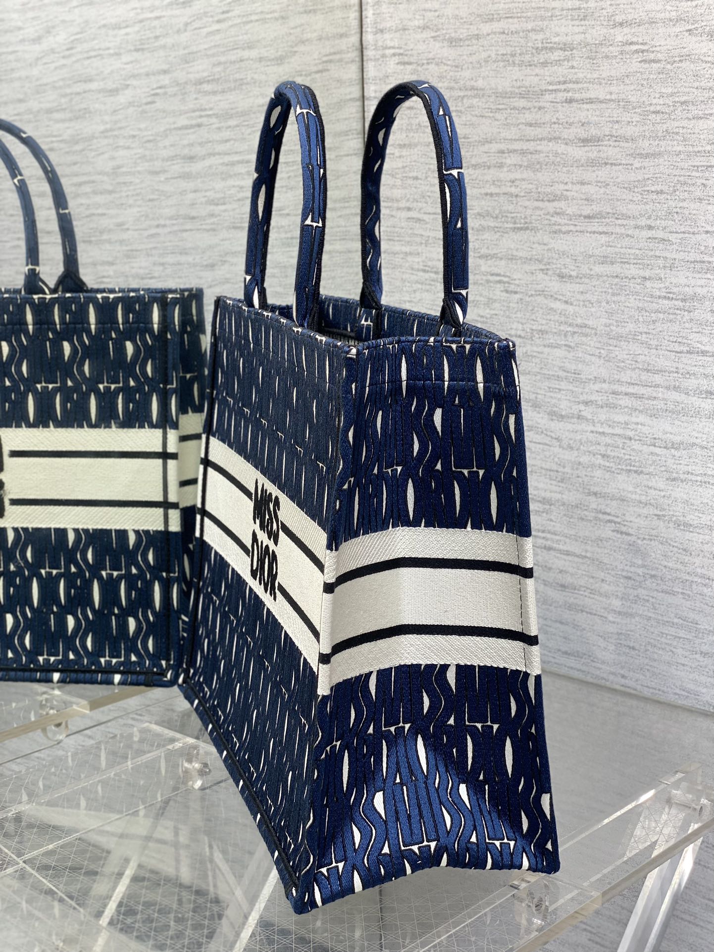 MISS GROSSE TASCHE 42 IN WEISS-MIX DEEP COVE BLAU CANVAS