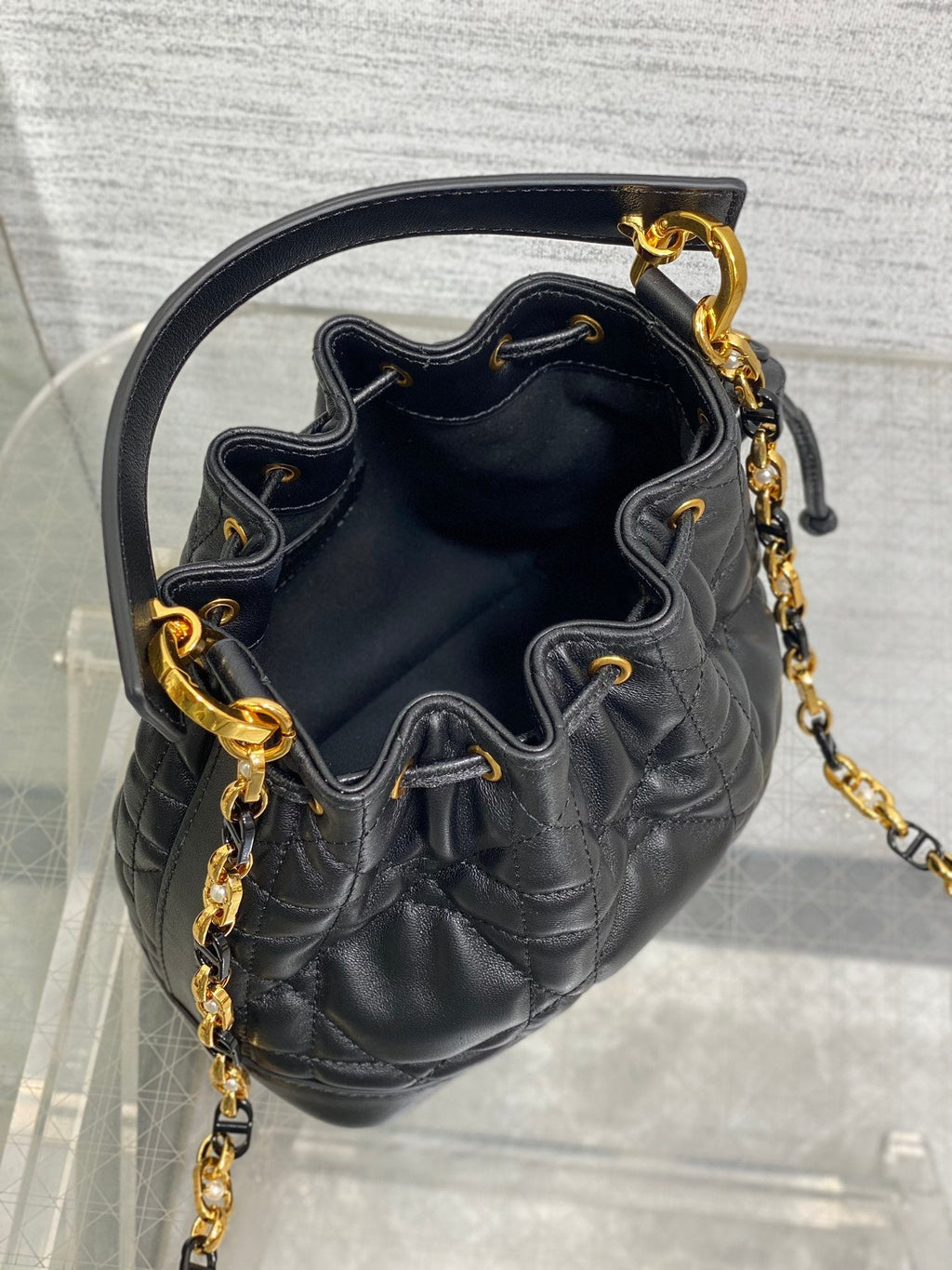 KLEINE 18 JOLIE BUCKET BAG SCHWARZ MAKROCANNAGE LAMMLEDER