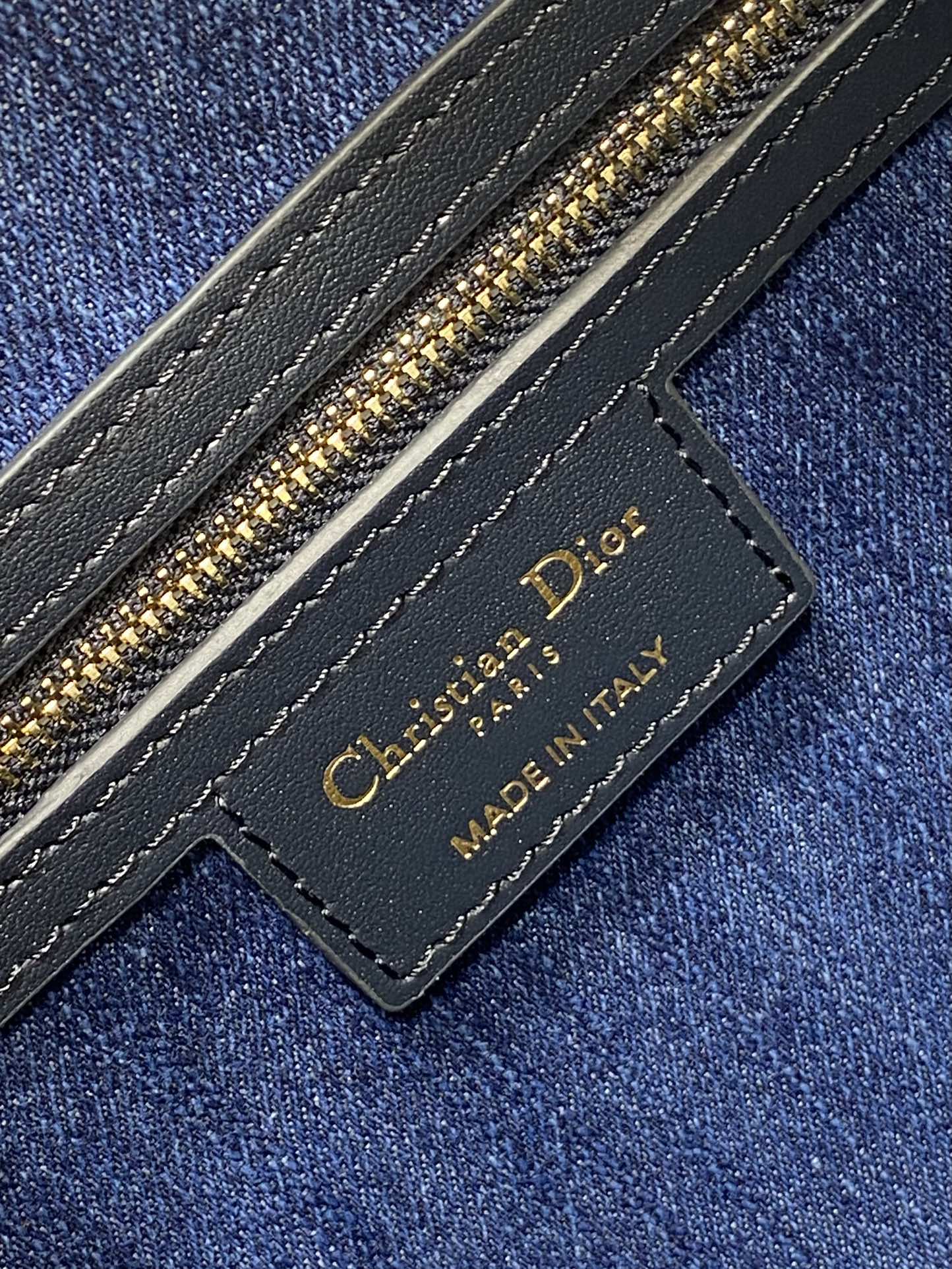 GROOVE 20 Tasche in Denimblau, schräges Monogramm-Jacquard