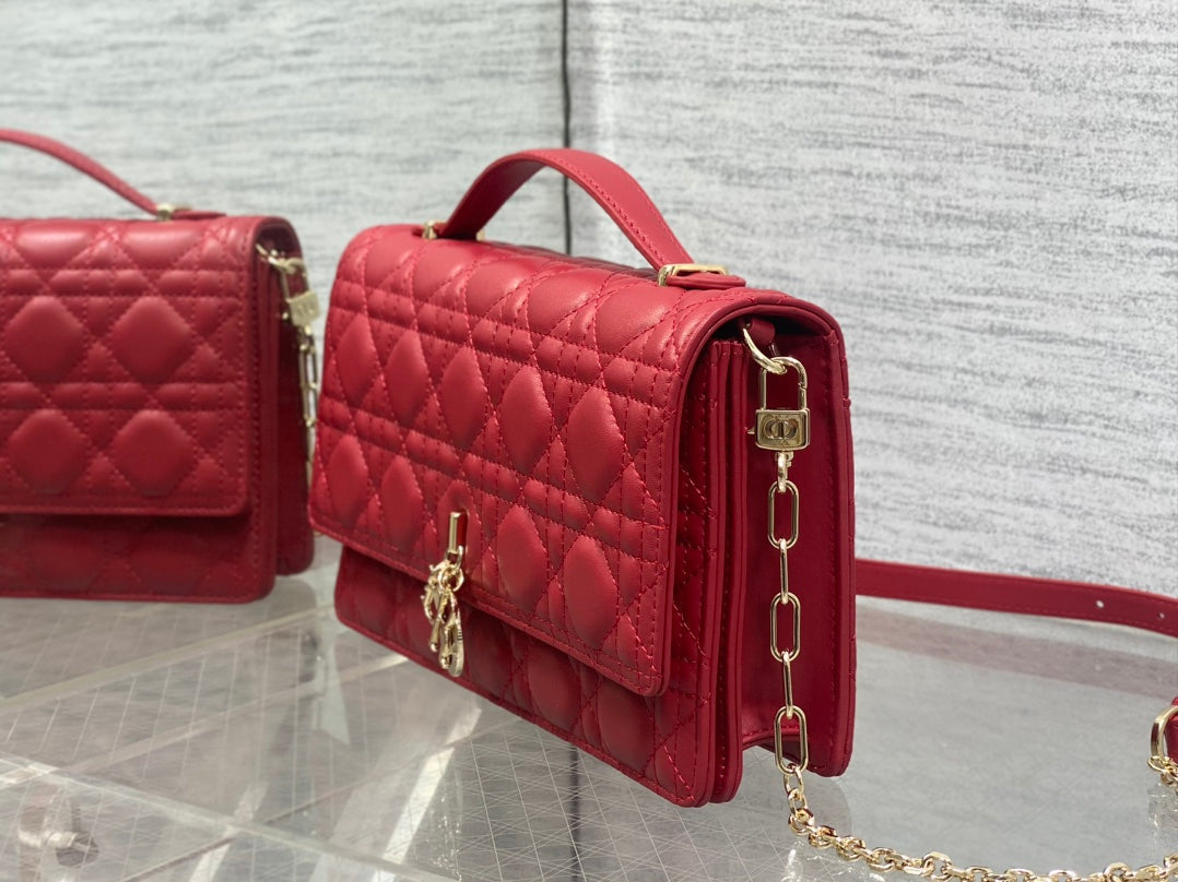 MINI-TASCHE 24 IN RUBBY RED LATENT CANNAGE KALBSLEDER