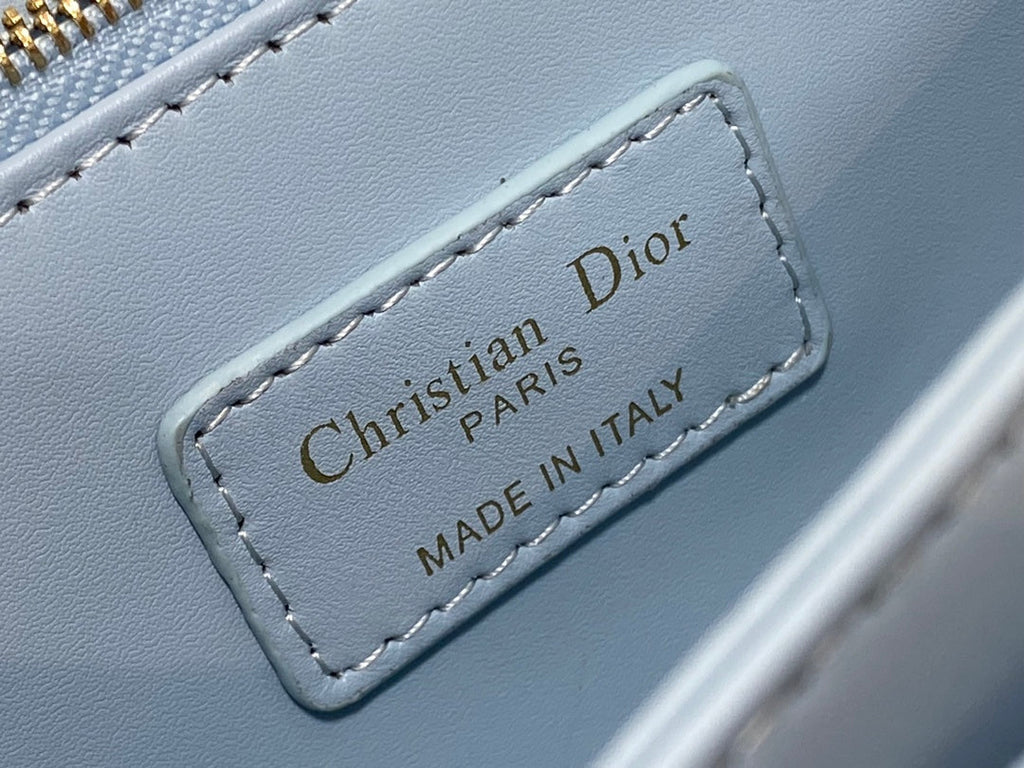 MINI-TASCHE 24 IN HELLBLAUEM LATTEN-CANNAGE-KALBSLECKER