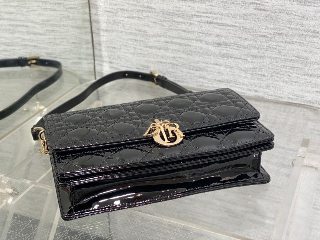 MINI-TASCHE 24 IN SCHWARZEM LACKIERTES CANNAGE-KALBLEDER