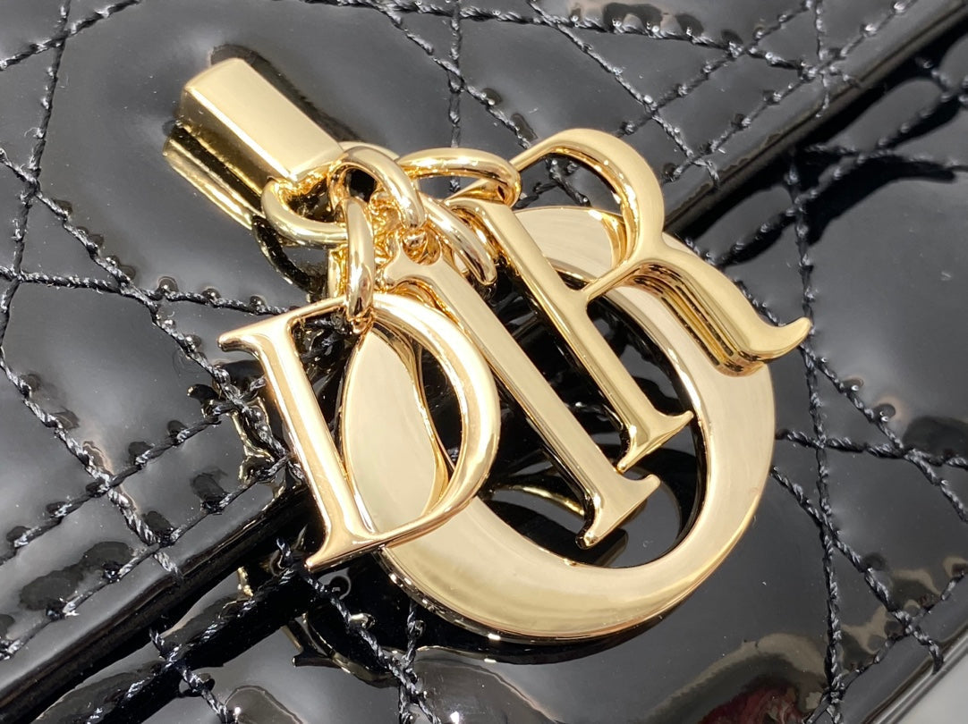 MINI-TASCHE 24 IN SCHWARZEM LACKIERTES CANNAGE-KALBLEDER