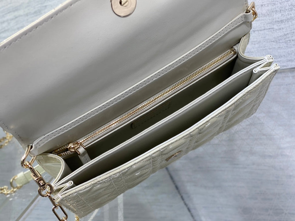 MINI-TASCHE 24 IN WEISS-CREME LACKIERTES CANNAGE-KALBLEDER