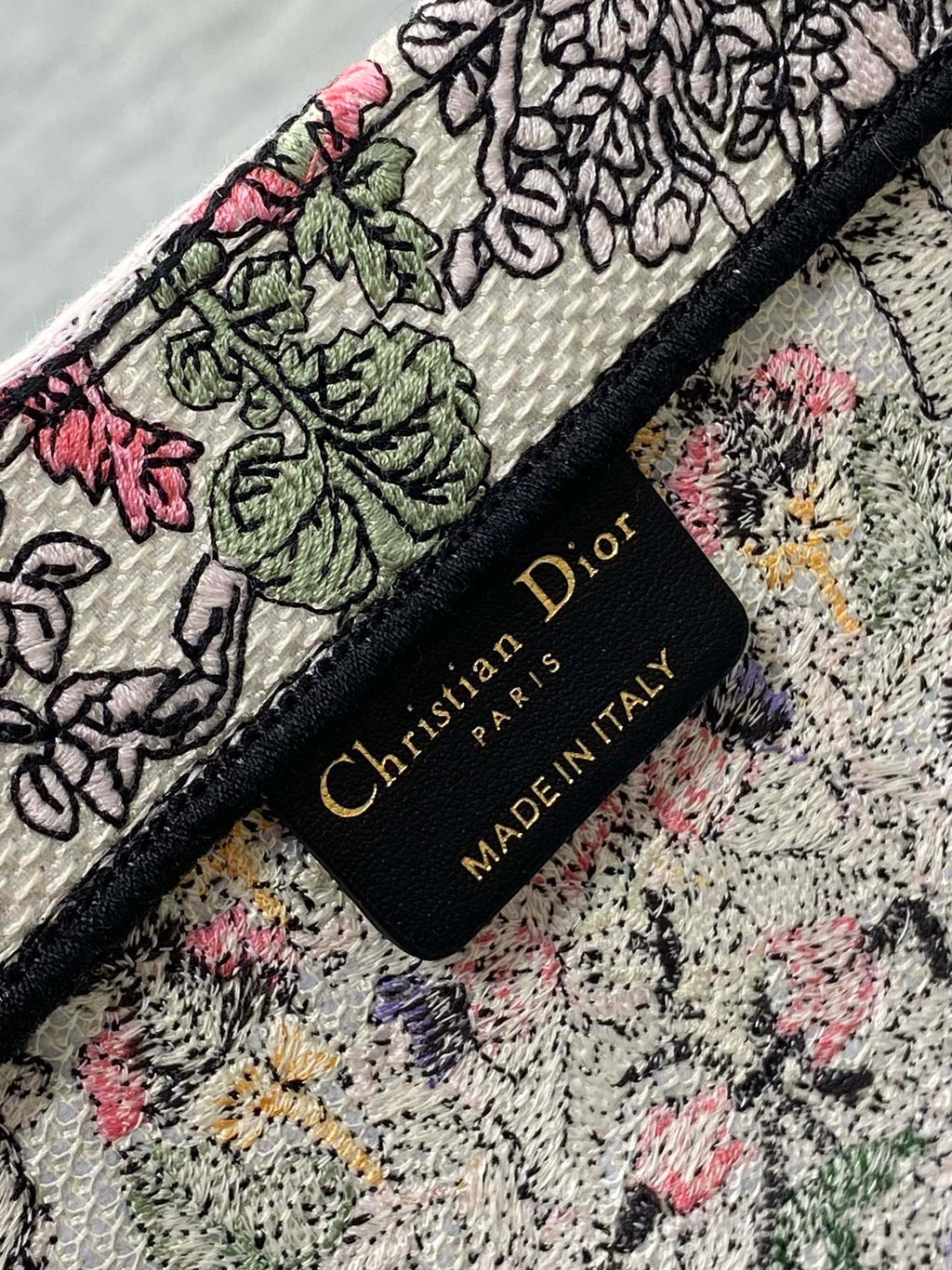 MEIDUM 36 BOOK TOTE IN COLORFUL CANVAS 226290