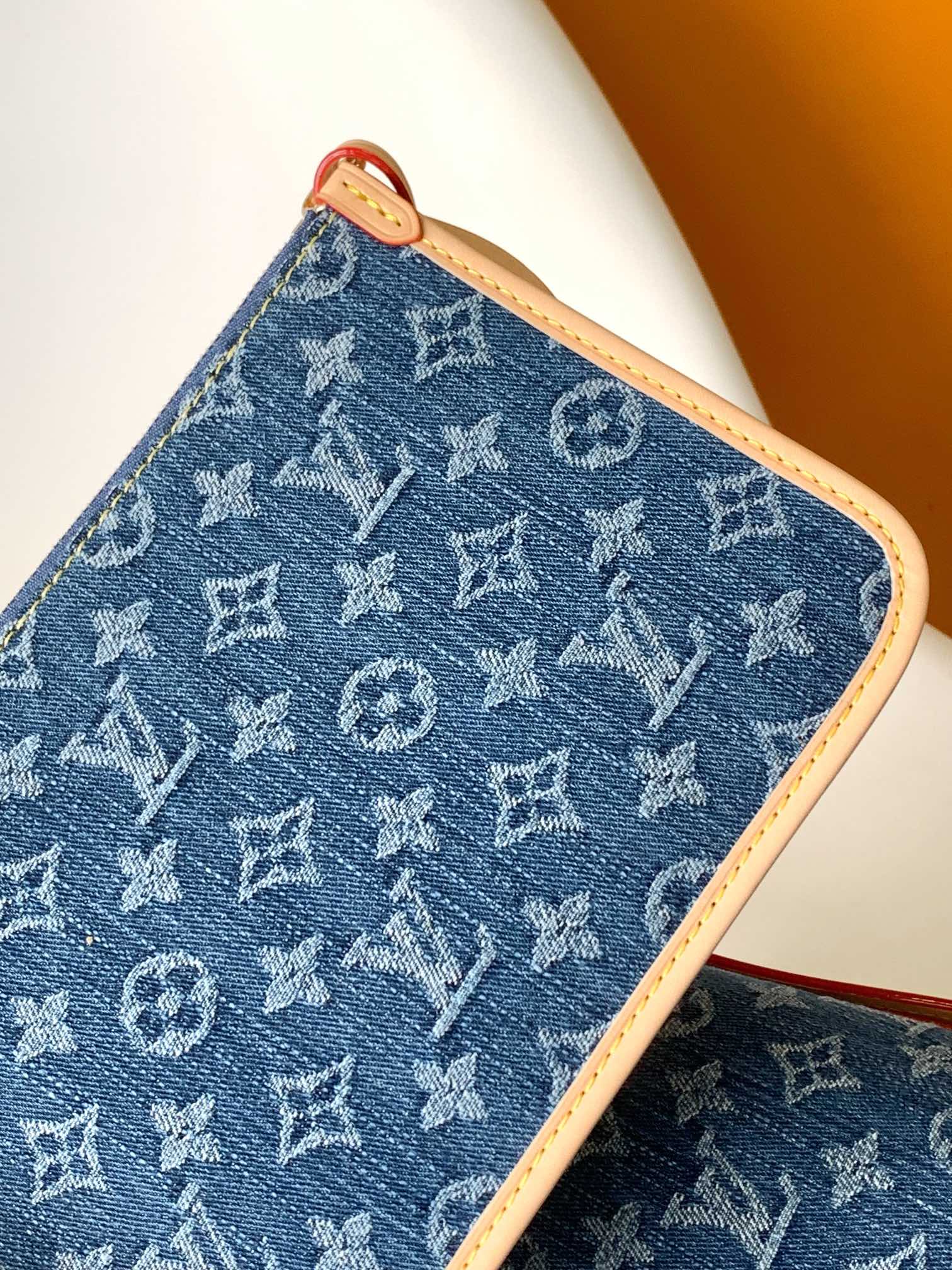 Carryall MM 39 in blauem Monogramm-Denim