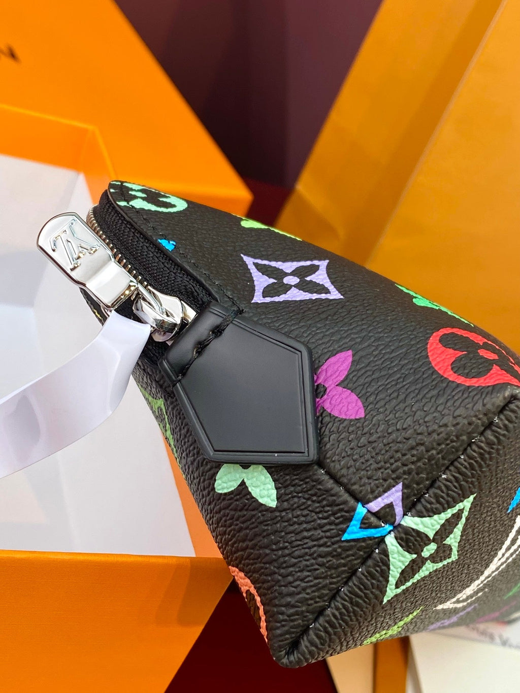 Kosmetiktasche PM 19 aus farbenfrohem Monogramm-Canvas