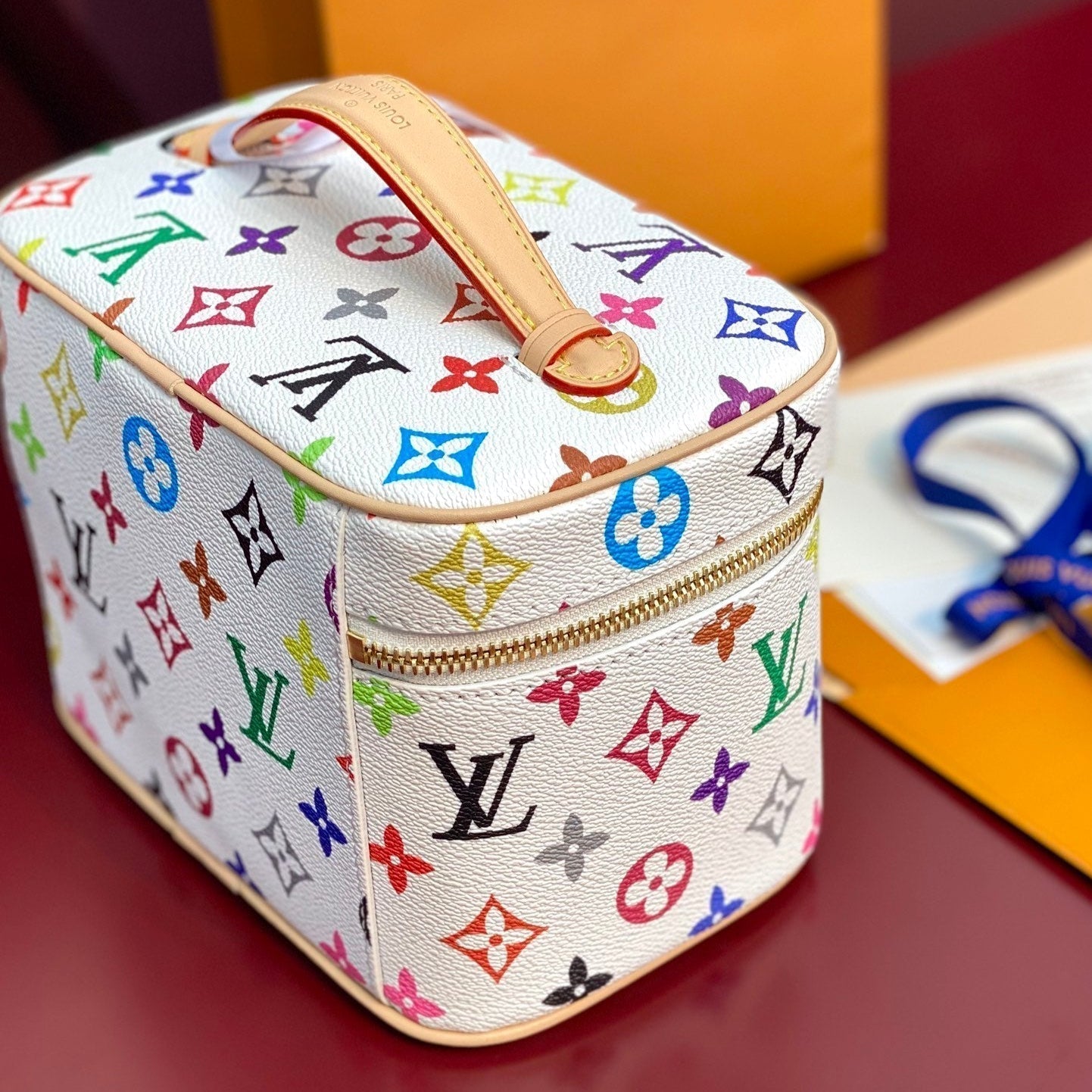 Schönes BB 20-Zoll-Leinwandtuch mit mehrfarbigem Monogramm und goldenem Reißverschluss