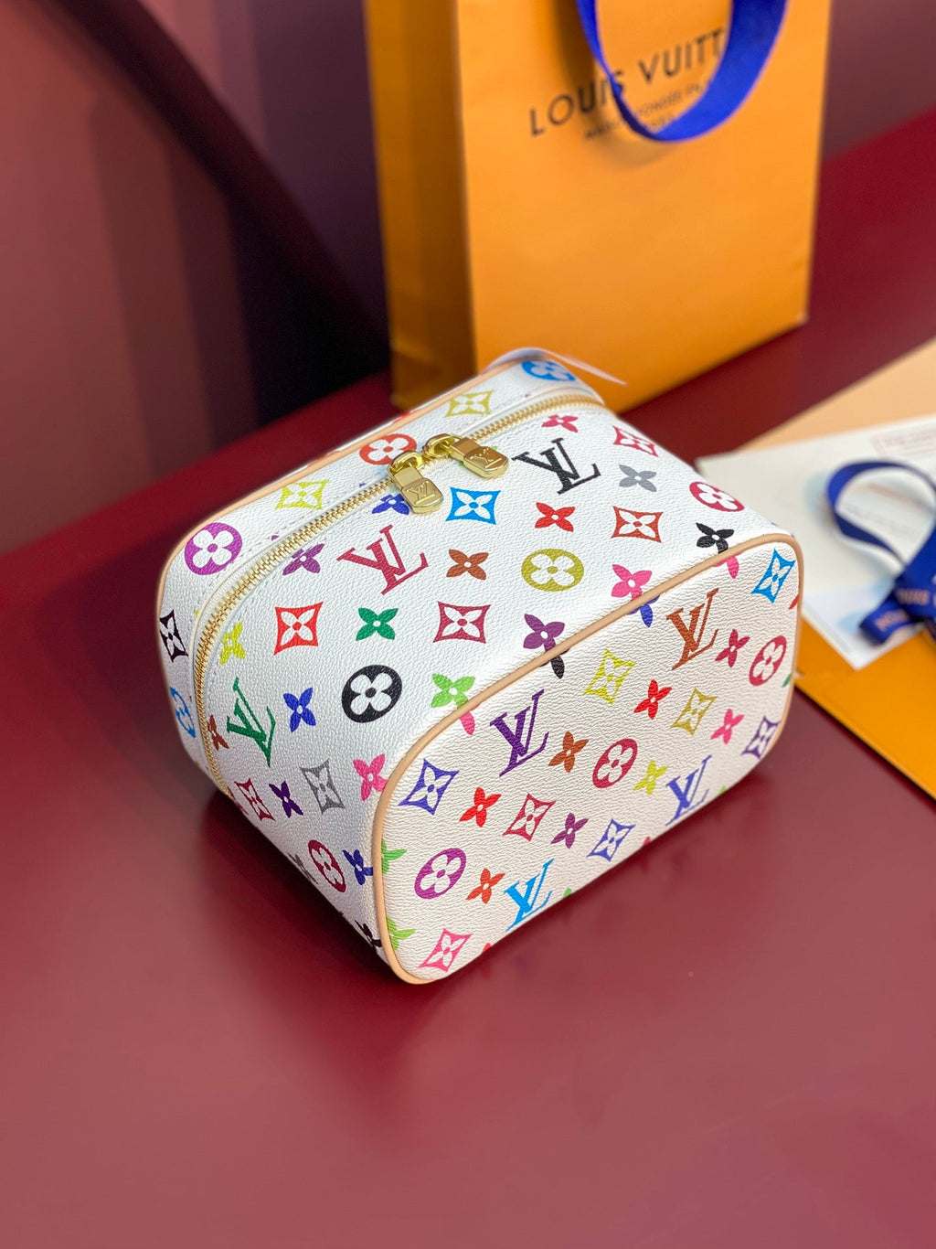 Schönes BB 20-Zoll-Leinwandtuch mit mehrfarbigem Monogramm und goldenem Reißverschluss