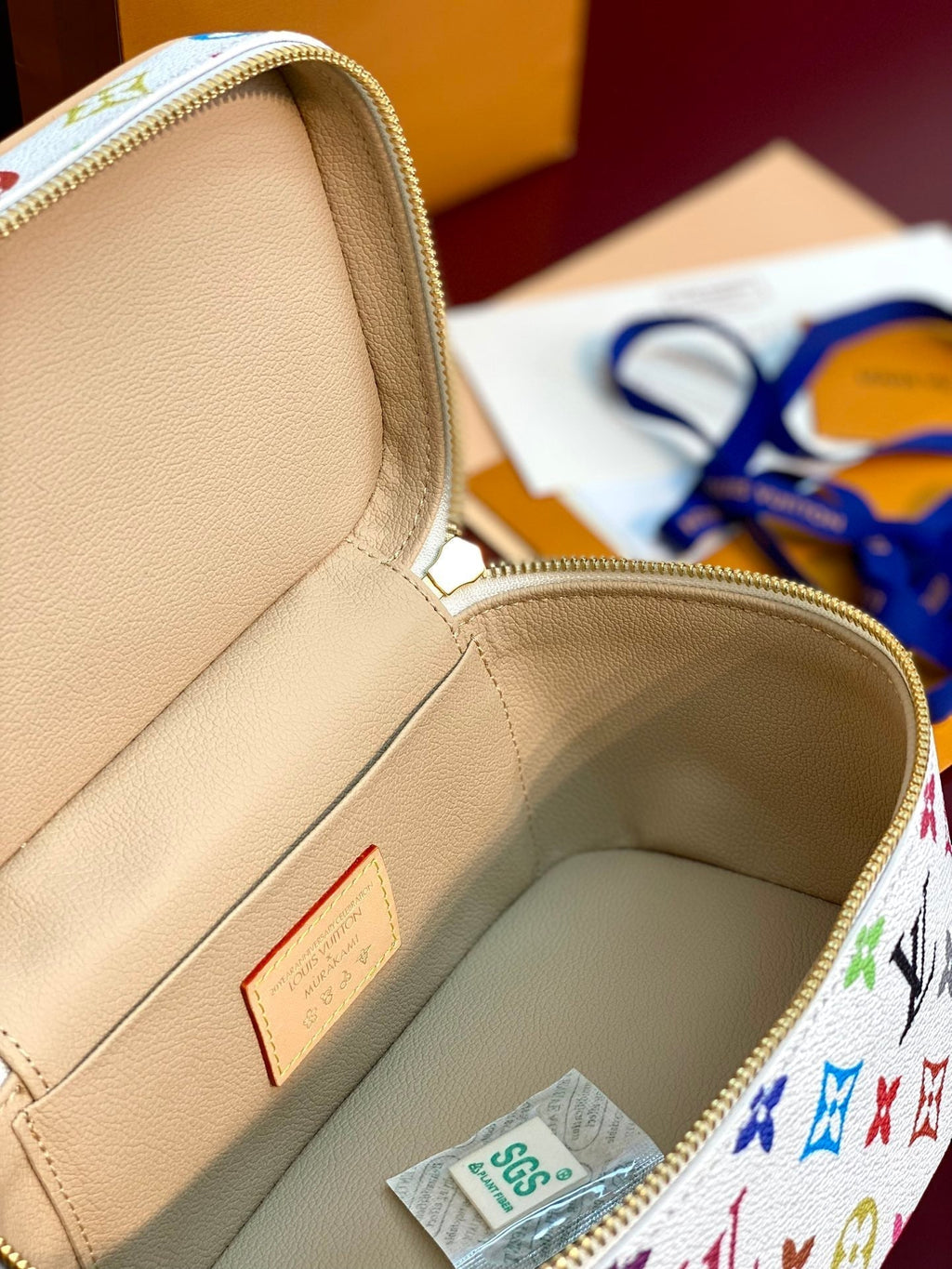 Schönes BB 20-Zoll-Leinwandtuch mit mehrfarbigem Monogramm und goldenem Reißverschluss