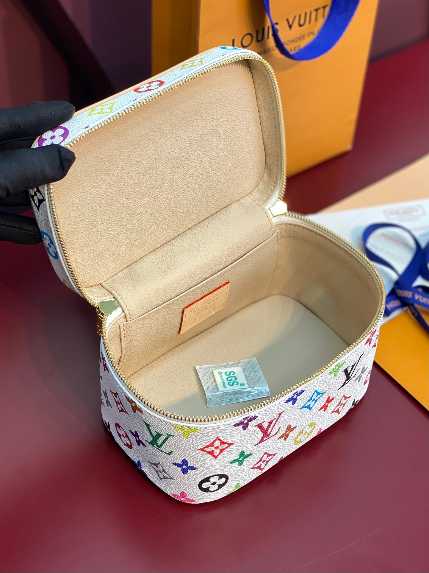 Schönes BB 20-Zoll-Leinwandtuch mit mehrfarbigem Monogramm und goldenem Reißverschluss