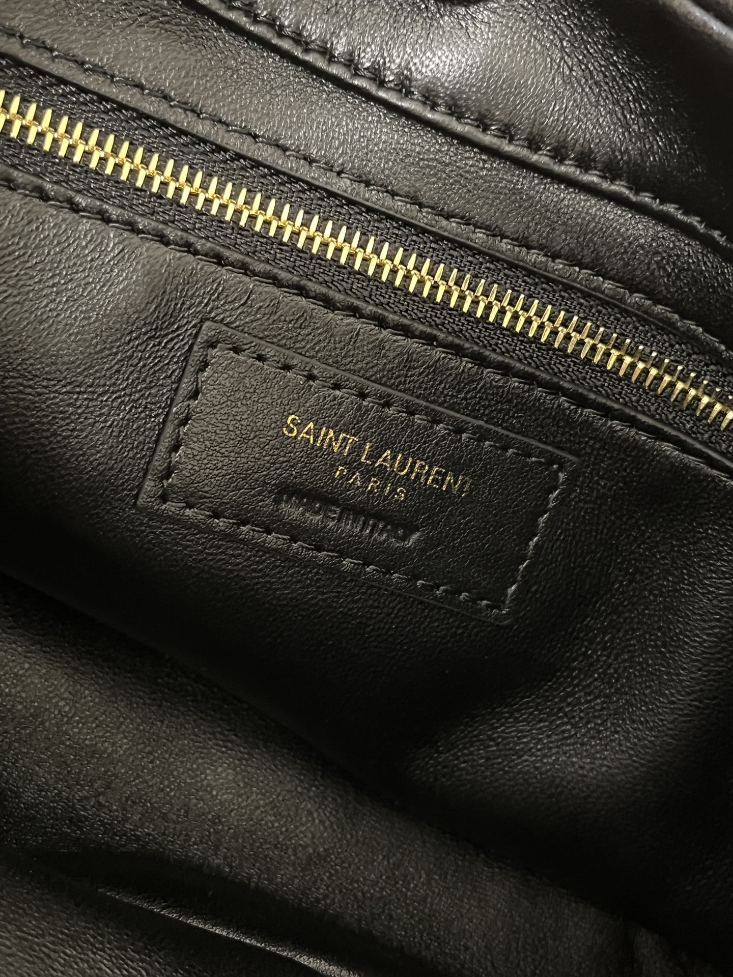 MINI 19 BLACK GLOSSY CALFSKIN HOBO