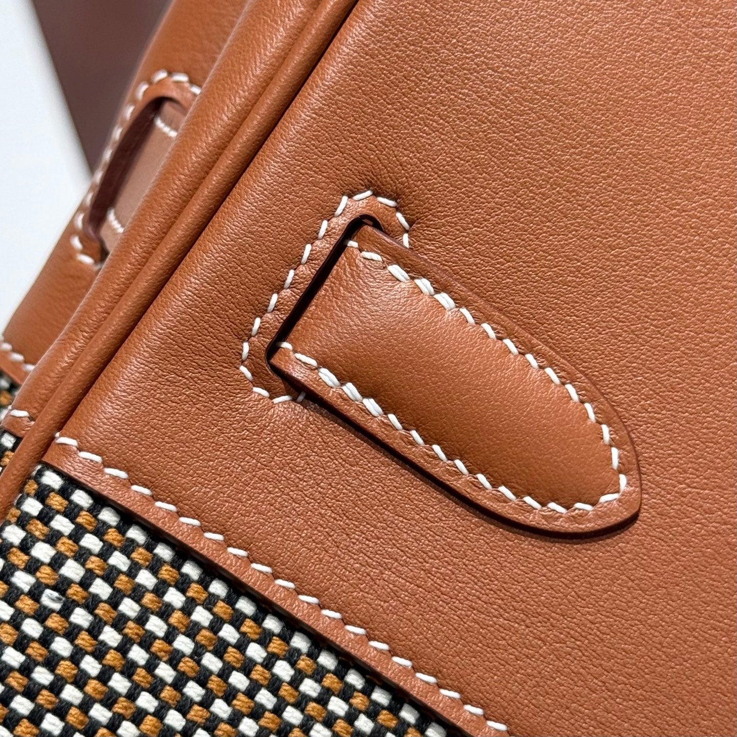 QUADRILLE BIRKIN 30CM IN GOLD SWIFT KALBSLEDER UND SCHWARZ/WEISS/BRAUNEM TOILE-CANVAS