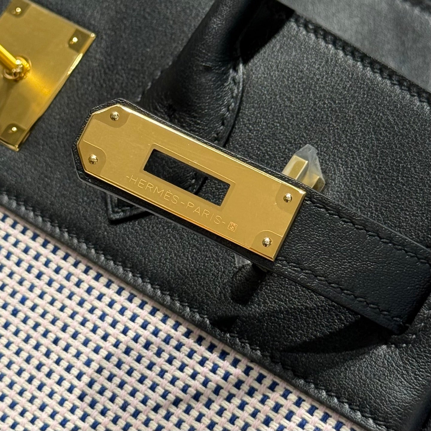 QUADRILLE BIRKIN 30CM IN SCHWARZEM SWIFT-KALBSTLEDER WEISS BLAU ROSA KARO-TOILE-CANVAS