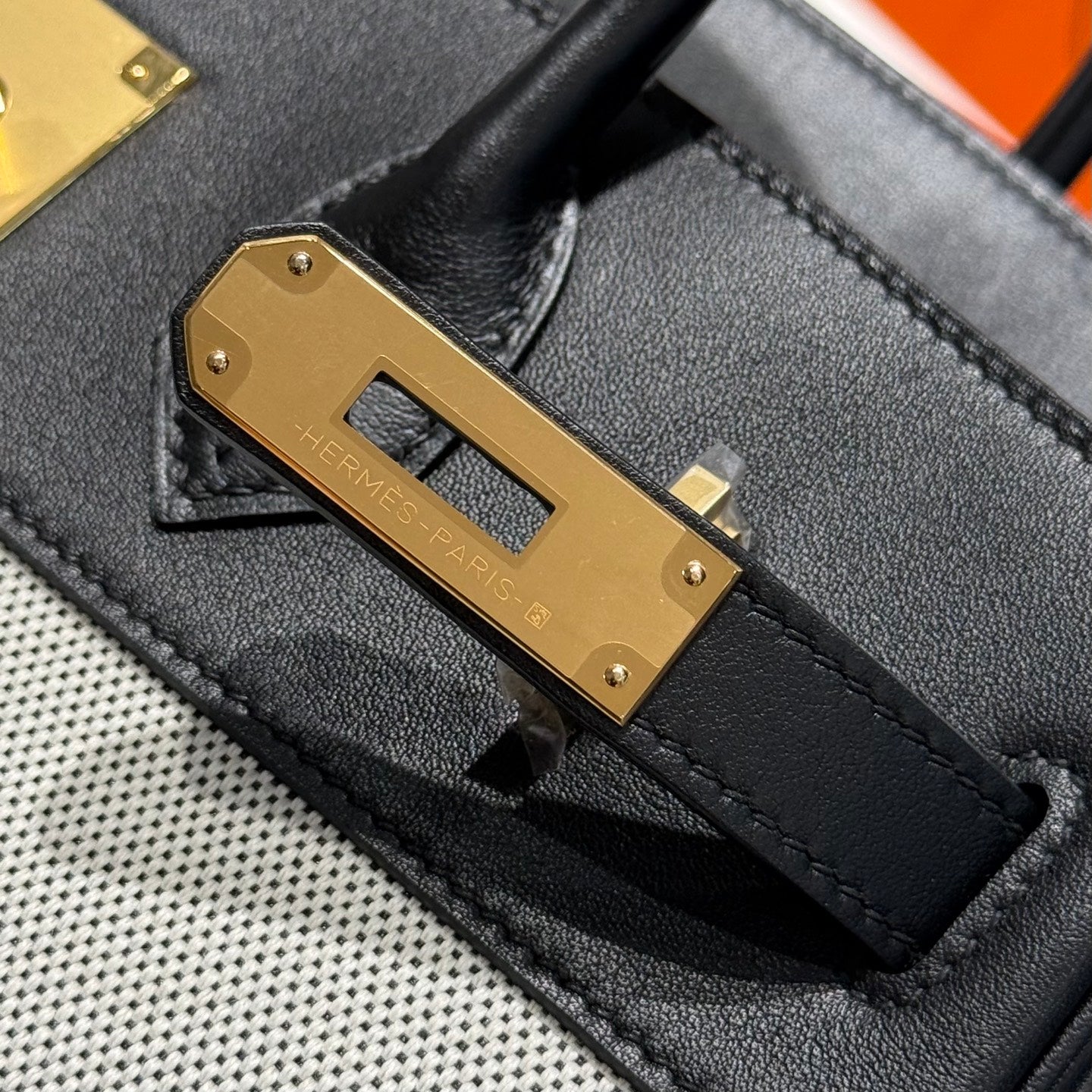 QUADRILLE BIRKIN 30CM IN SCHWARZEM SWIFT-KALBSTLEDER WEISSES TOILE-CANVAS