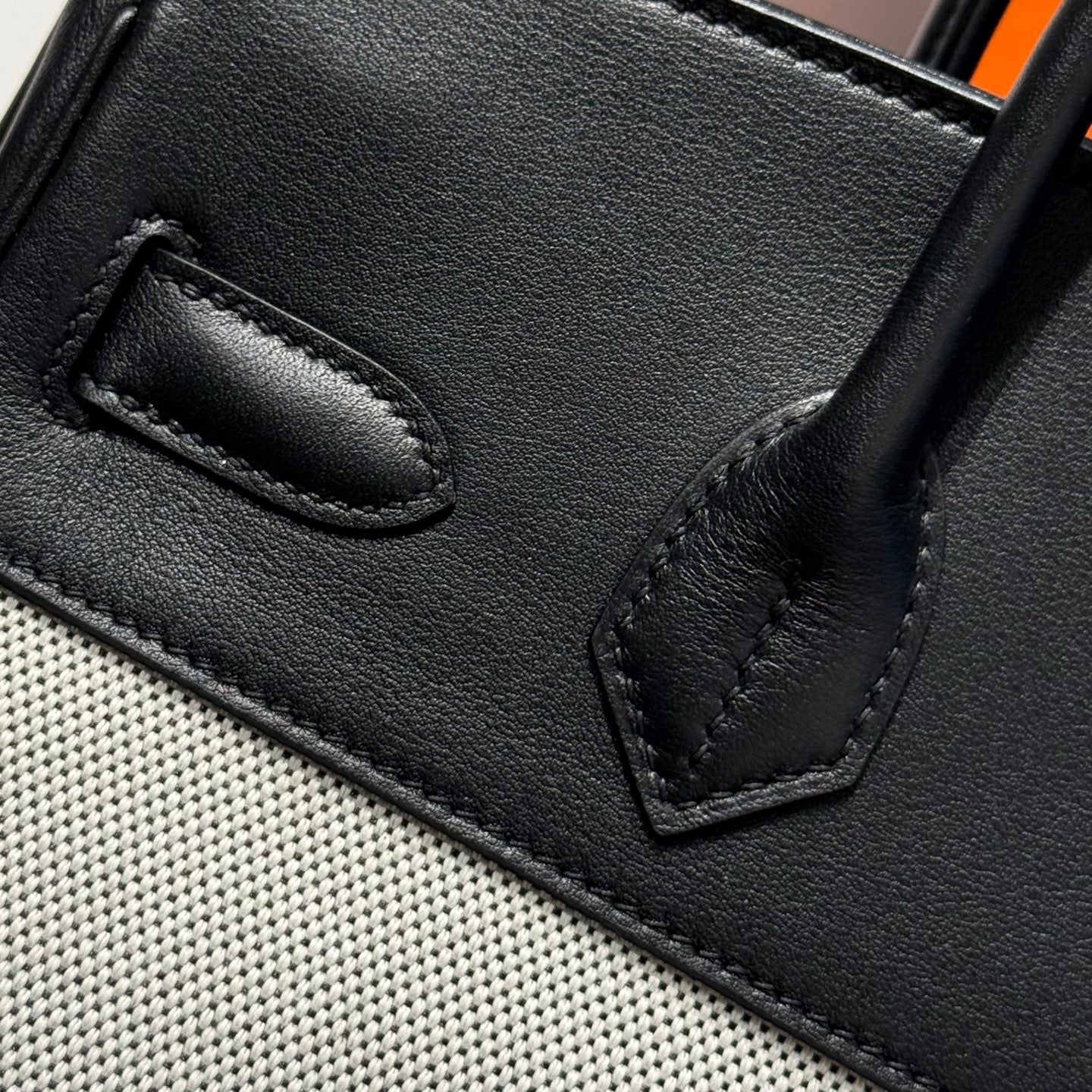 QUADRILLE BIRKIN 30CM IN SCHWARZEM SWIFT-KALBSTLEDER WEISSES TOILE-CANVAS