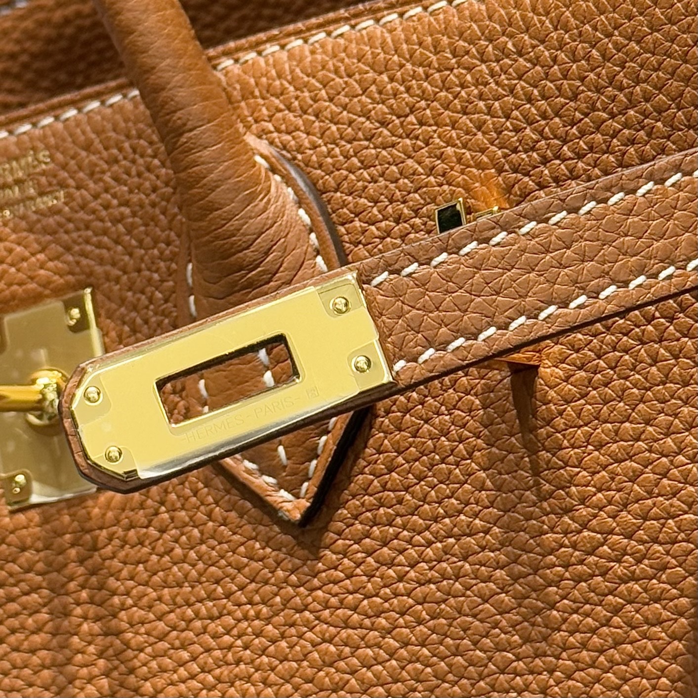 HERMES 25S MEDIUM BIRKIN 25 IN GEBRANNTEM ORANGEN KALBSLEDER GOLDENE BESCHLÄGE