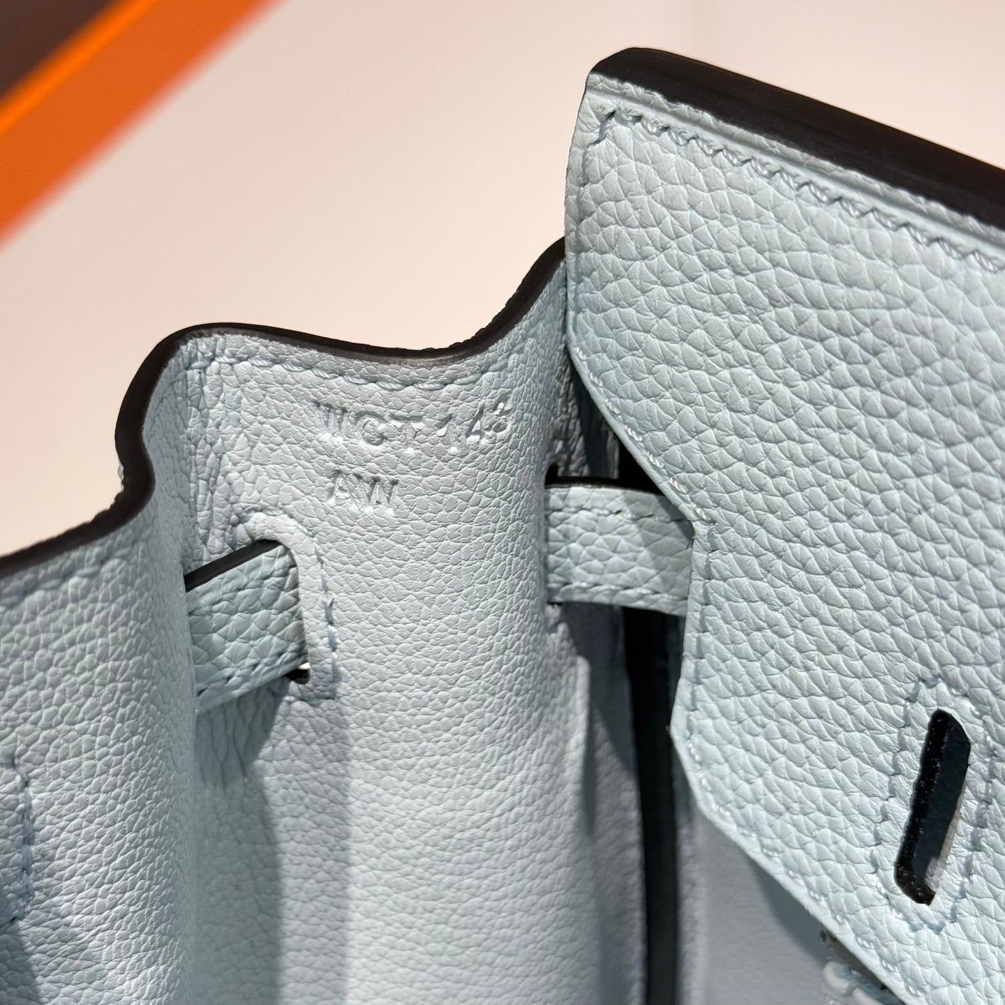 HERMES 25S MEDIUM BIRKIN 25 IN WOLKENBLAUEM KALBSLEDER SILBERNE BESCHLÄGE