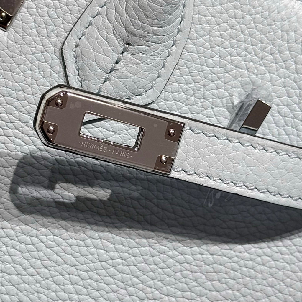HERMES 25S MEDIUM BIRKIN 25 IN WOLKENBLAUEM KALBSLEDER SILBERNE BESCHLÄGE