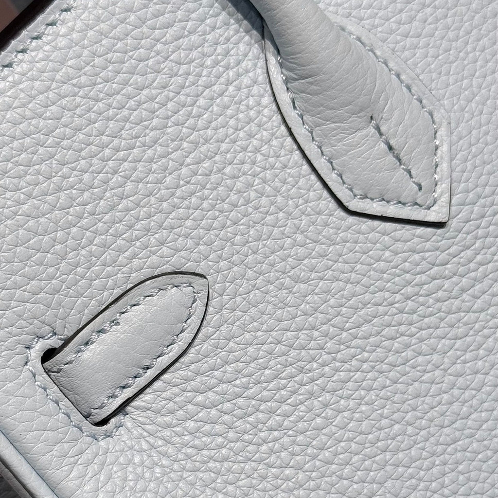 HERMES 25S MEDIUM BIRKIN 25 IN WOLKENBLAUEM KALBSLEDER SILBERNE BESCHLÄGE