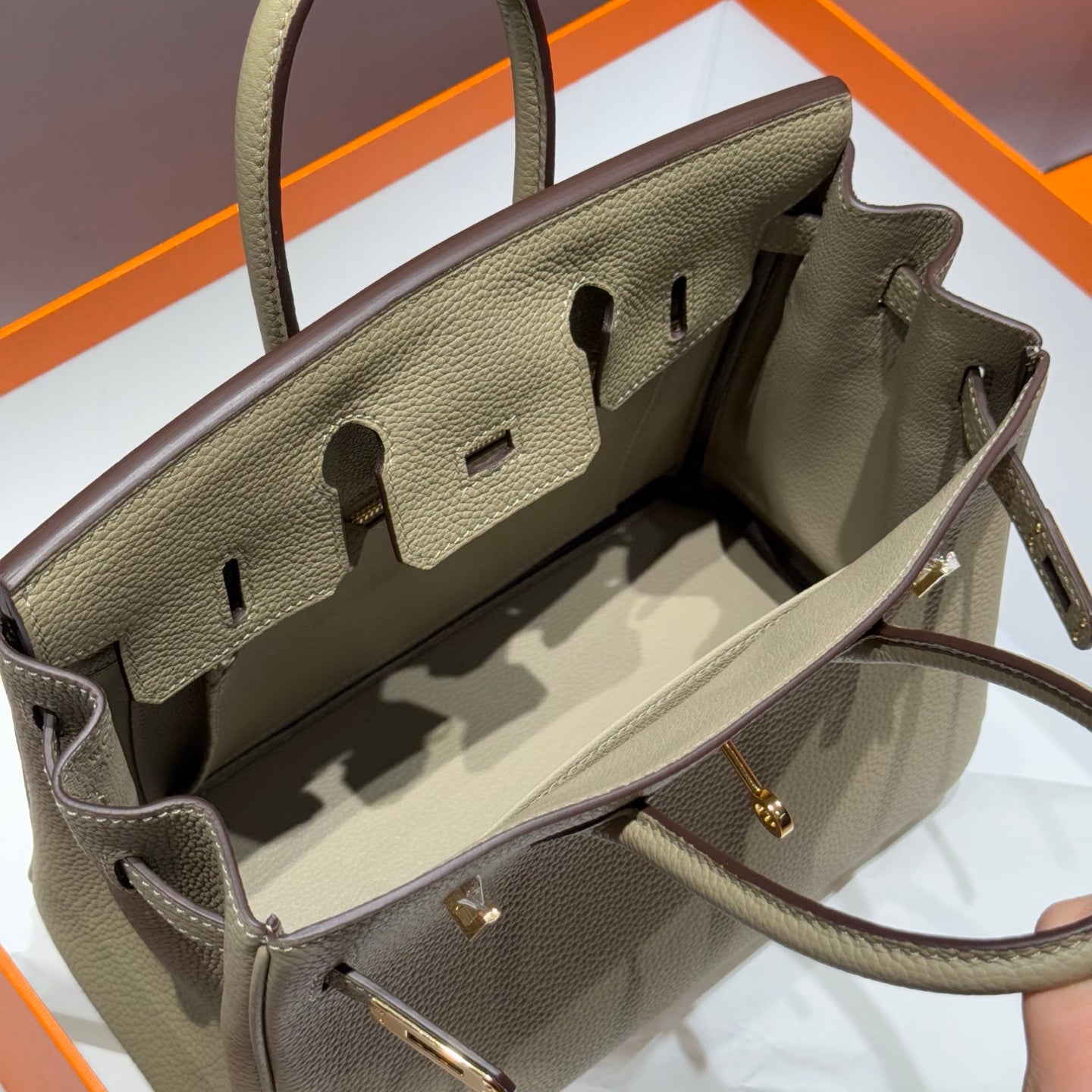 HERMES 25S MEDIUM BIRKIN 25 IN DUNKELKHAKI-KALBLEDER GOLDENE BESCHLÄGE