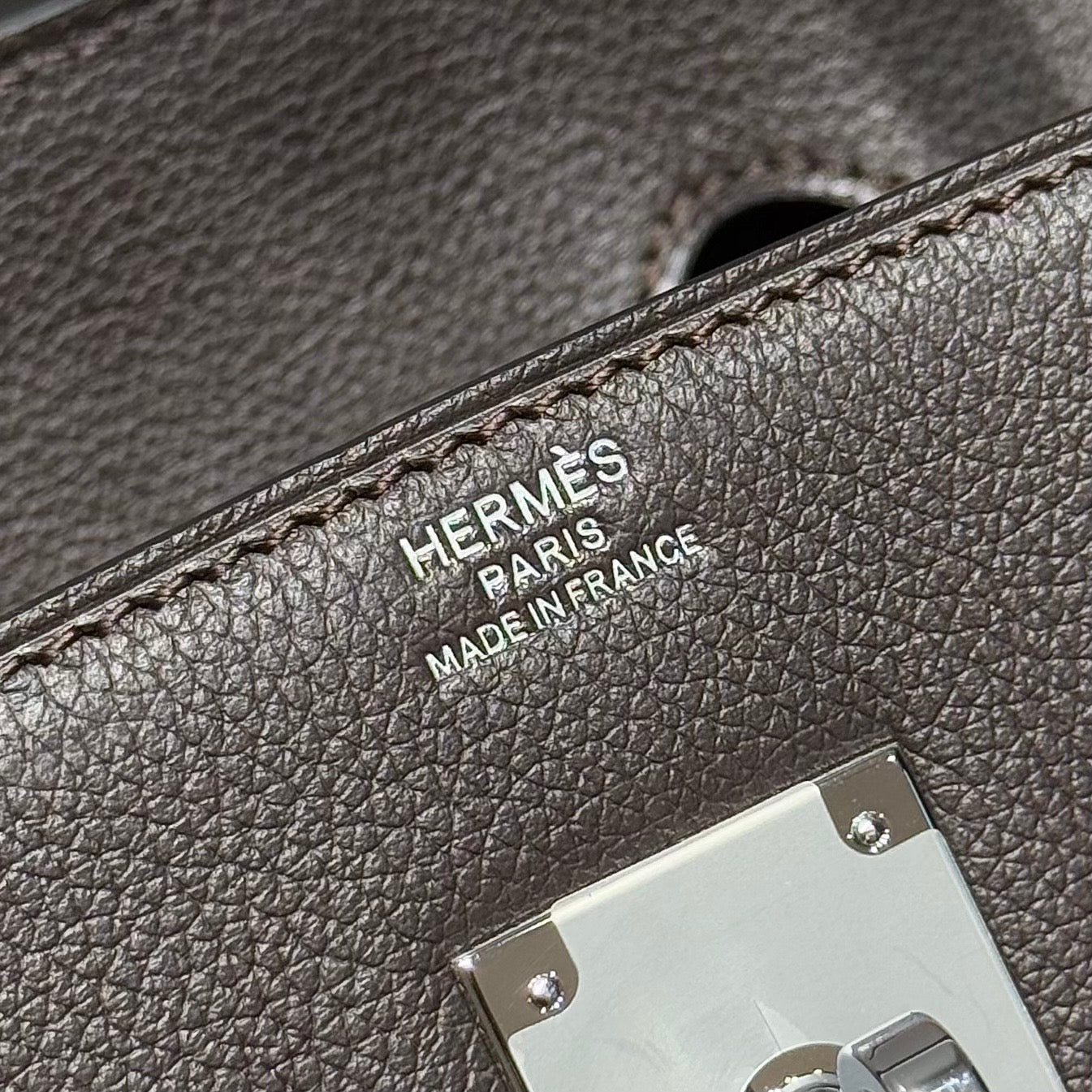 HERMES 25S SCHULTER BIRKIN 29 IN ANTHRABUTTER-KALBLEDER MIT SILBERNEN BESCHLÄGEN